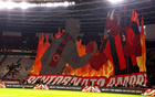 罗体：米兰球迷巨型Tifo，欢迎球队时隔32年重返雅加达